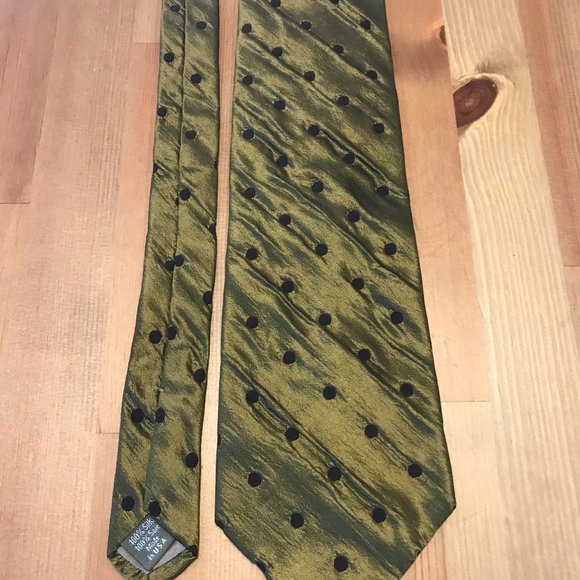 Calvin Klein 100% Silk tie in Olive Green/Bronze Shiny Silk with Black Dots - Picture 3 of 5